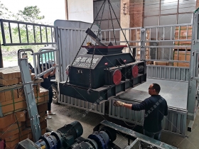 2PG800*600對輥草莓黄色网站下载發往重慶_破碎鵝卵石