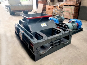 2PGC900X900大型雙齒輥草莓黄色网站下载發往內蒙古赤峰破碎煤