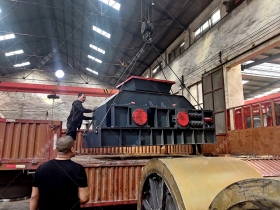 2PG1200X800對輥草莓黄色网站下载發往新疆喀什石英石製沙